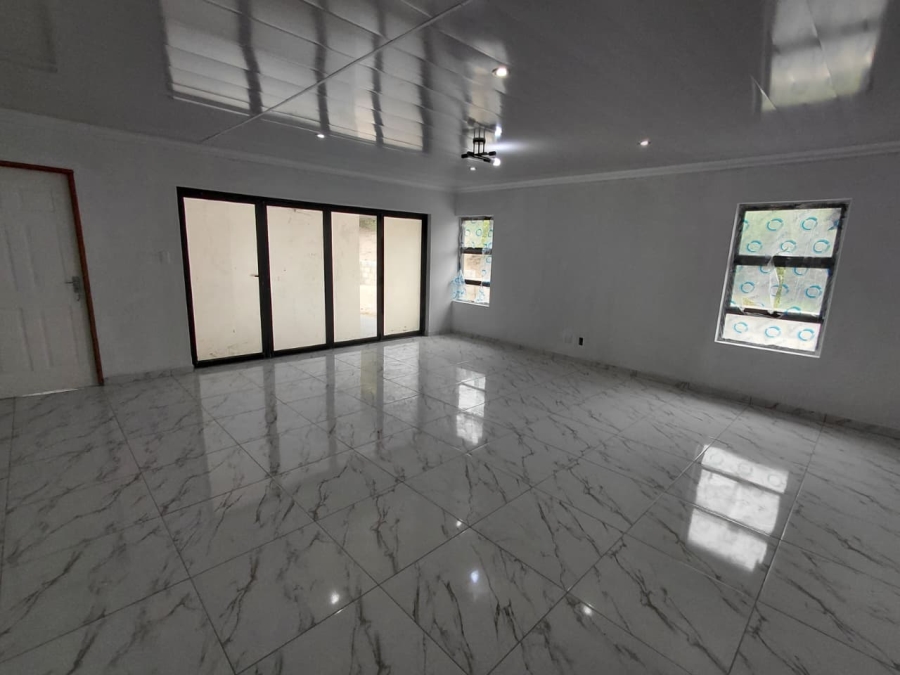 3 Bedroom Property for Sale in Paradise Beach Eastern Cape